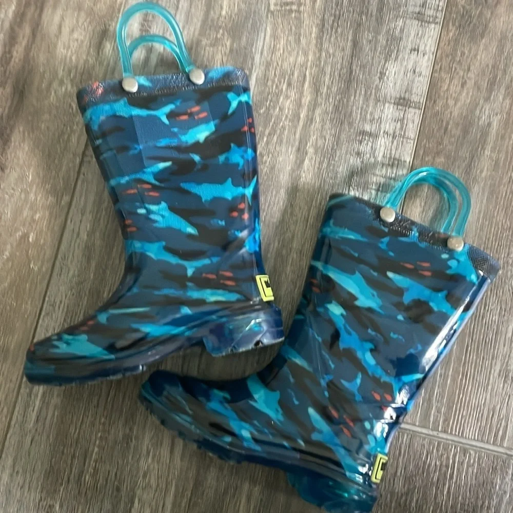 Western Chief Shark Camo Light Up Rainboots Size 7 Blue